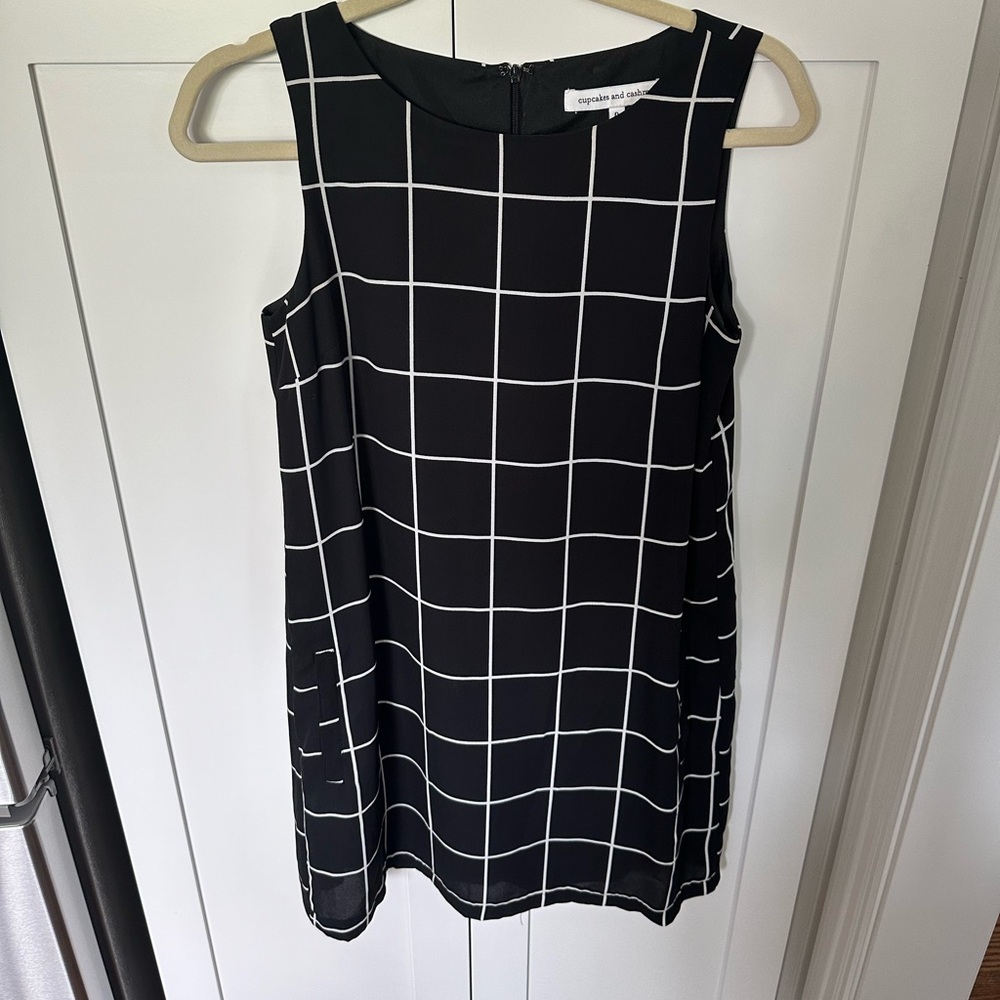 Cupcakes and Cashmere black and white dress -size 0